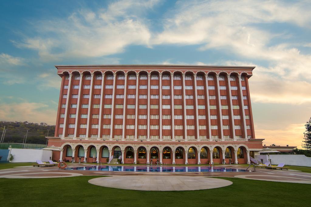 Ramoji Film City- Sitara Luxury Hotel Pedda Ambarpet Bagian luar foto