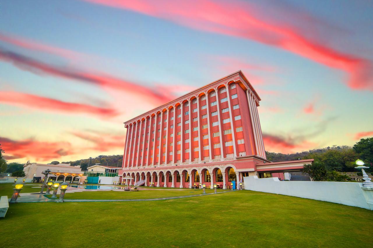Ramoji Film City- Sitara Luxury Hotel Pedda Ambarpet Bagian luar foto